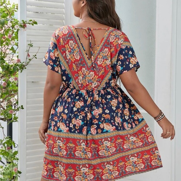 Plus floral print tie back dress - Picture 3 of 4